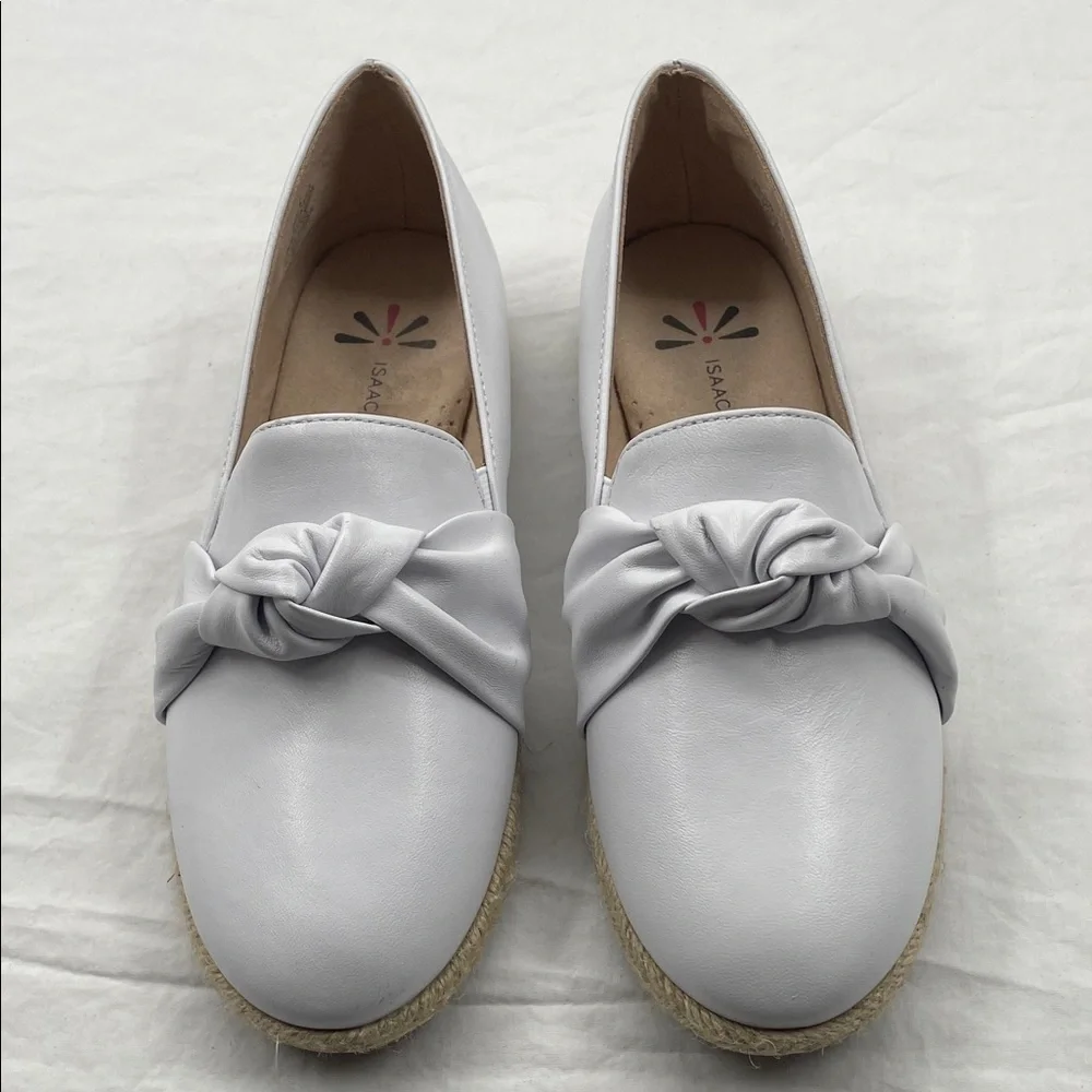 NEW! Isaac Mizrahi White Leather Espadrille Loafers with Bow. 6.